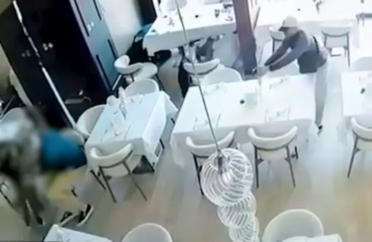 Dok su svjedoci bježali pod stolove, napadač hladnokrvno rešetao vlasnika restorana