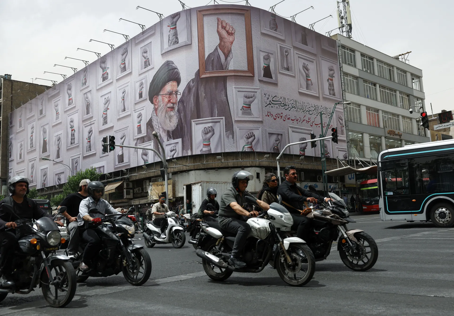 Iranske vlasti popuštaju, ukidaju se restrikcije i vraća internet