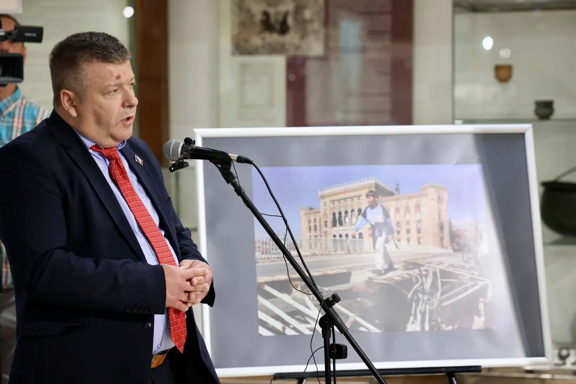 Izložba "Život u opkoljenom Sarajevu - iz objektiva Rikarda Larme"
