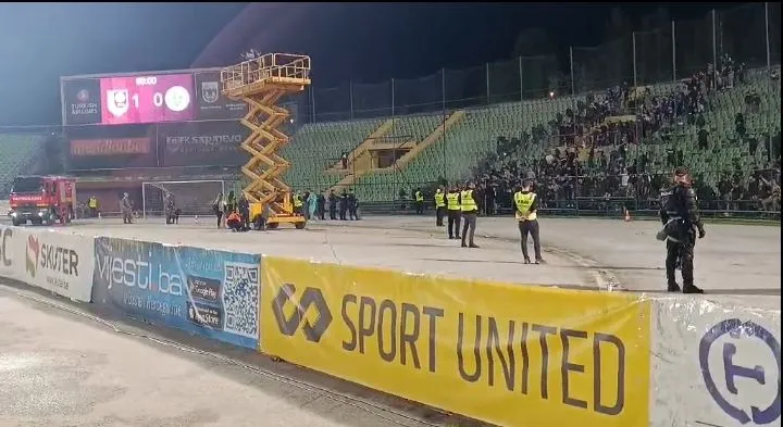 (VIDEO) Muftić jedini prišao južnoj tribini nakon derbija, pogledajte šta je napravio