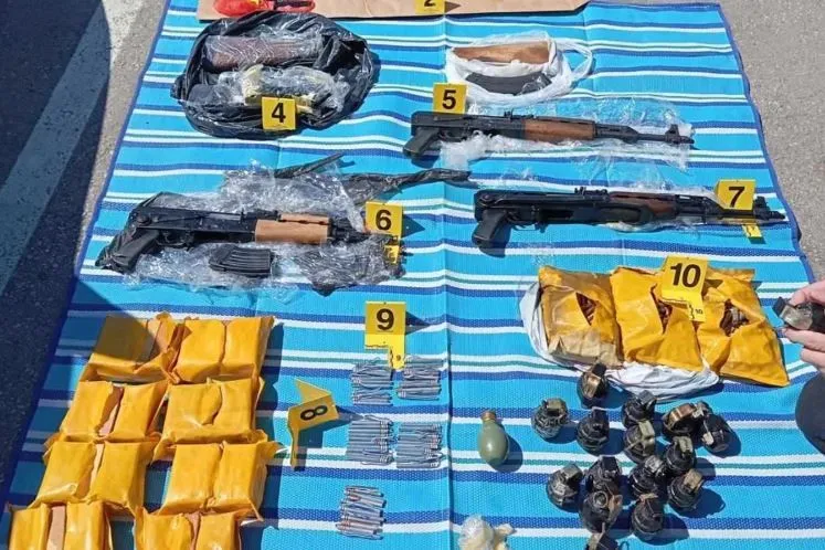 SIPA upala u stan u Banjoj Luci, pronađene puške, snajper, bombe i detonatori