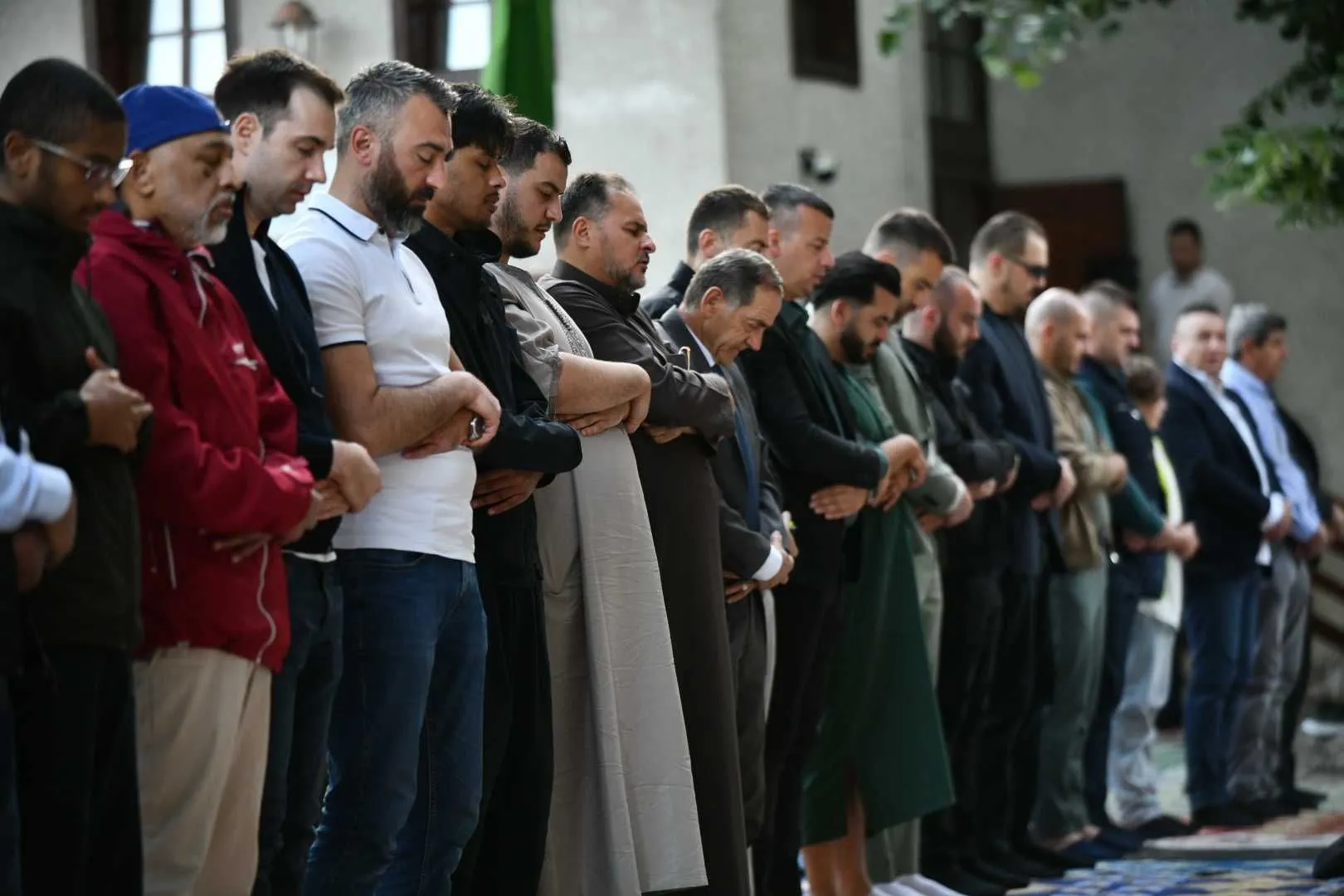 Klanjanje Bajram-namaza u Gazi-Husrev Begovoj džamiji