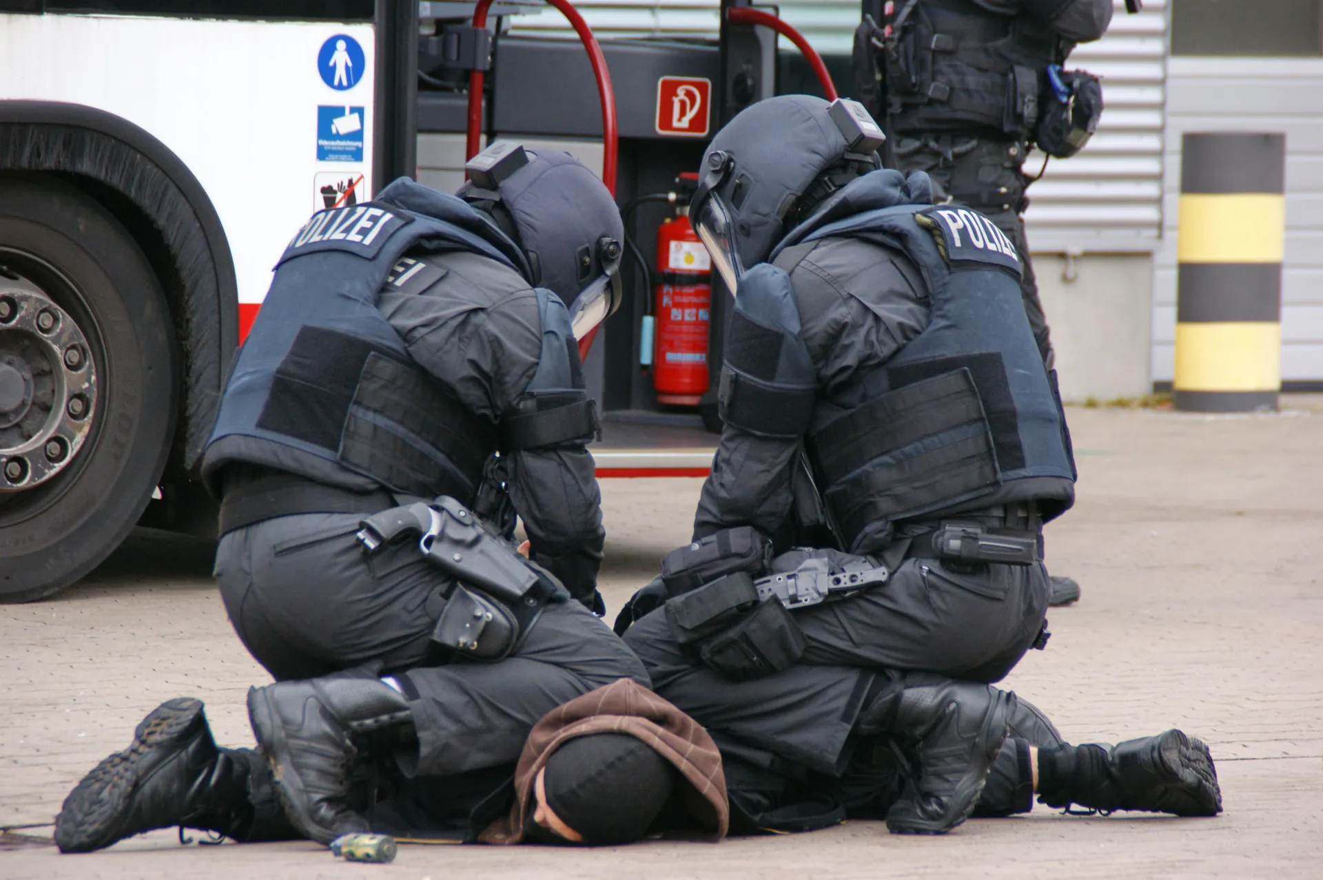 Okončana talačka kriza, predao se Srbijanac koji je zatočio kćerke i pucao na policajce