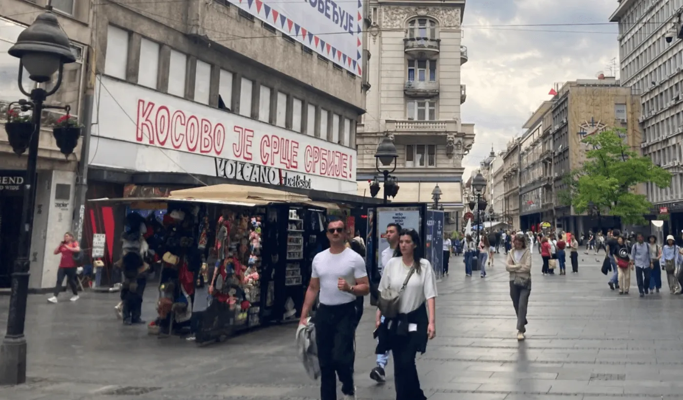 Poruka "Kosovo je srce Srbije" zamijenila grafit koji negira genocid u Srebrenici