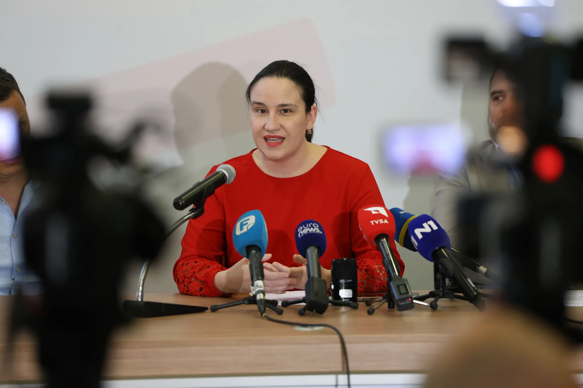 S današnje konferencije