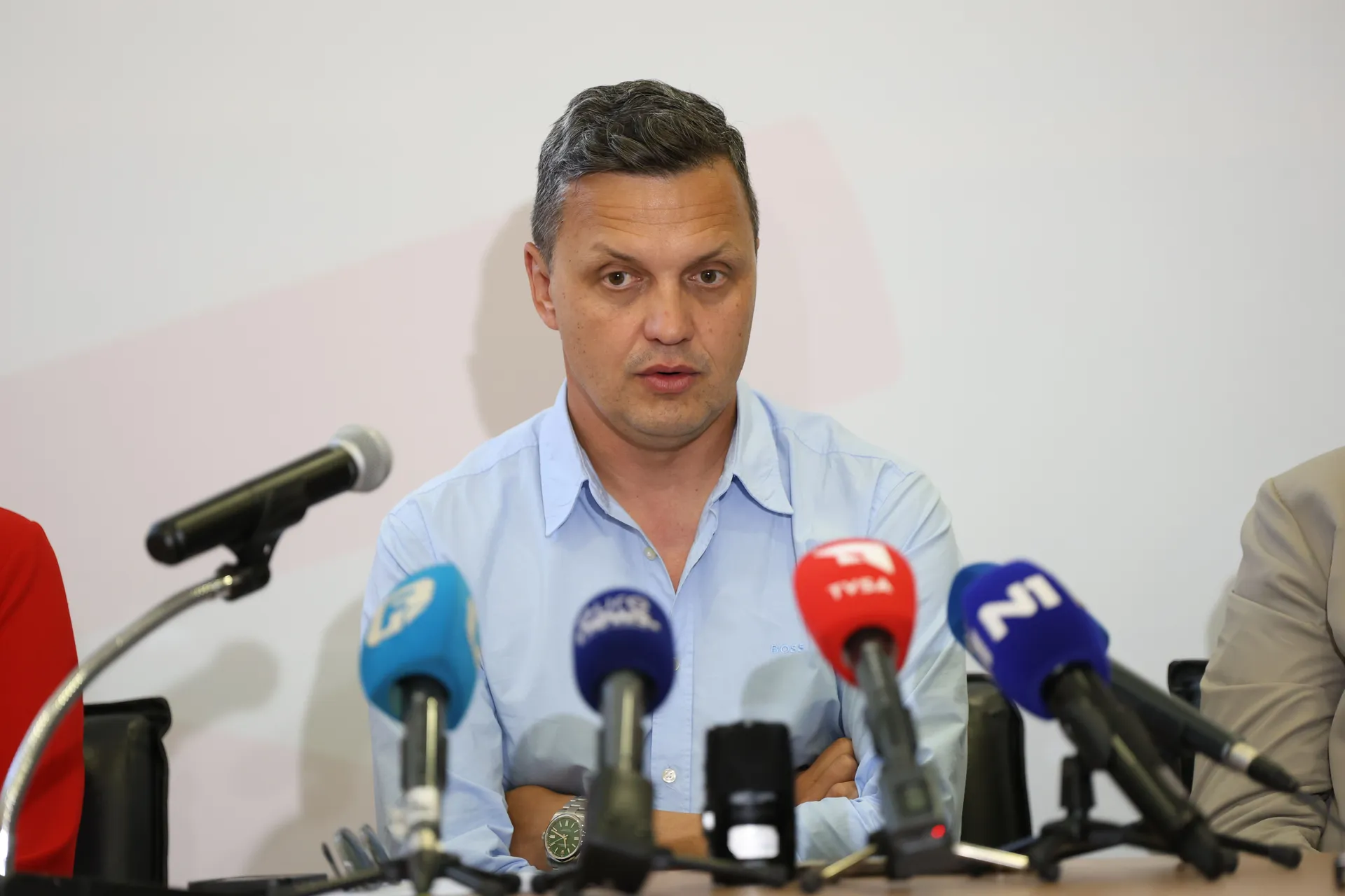 S današnje konferencije