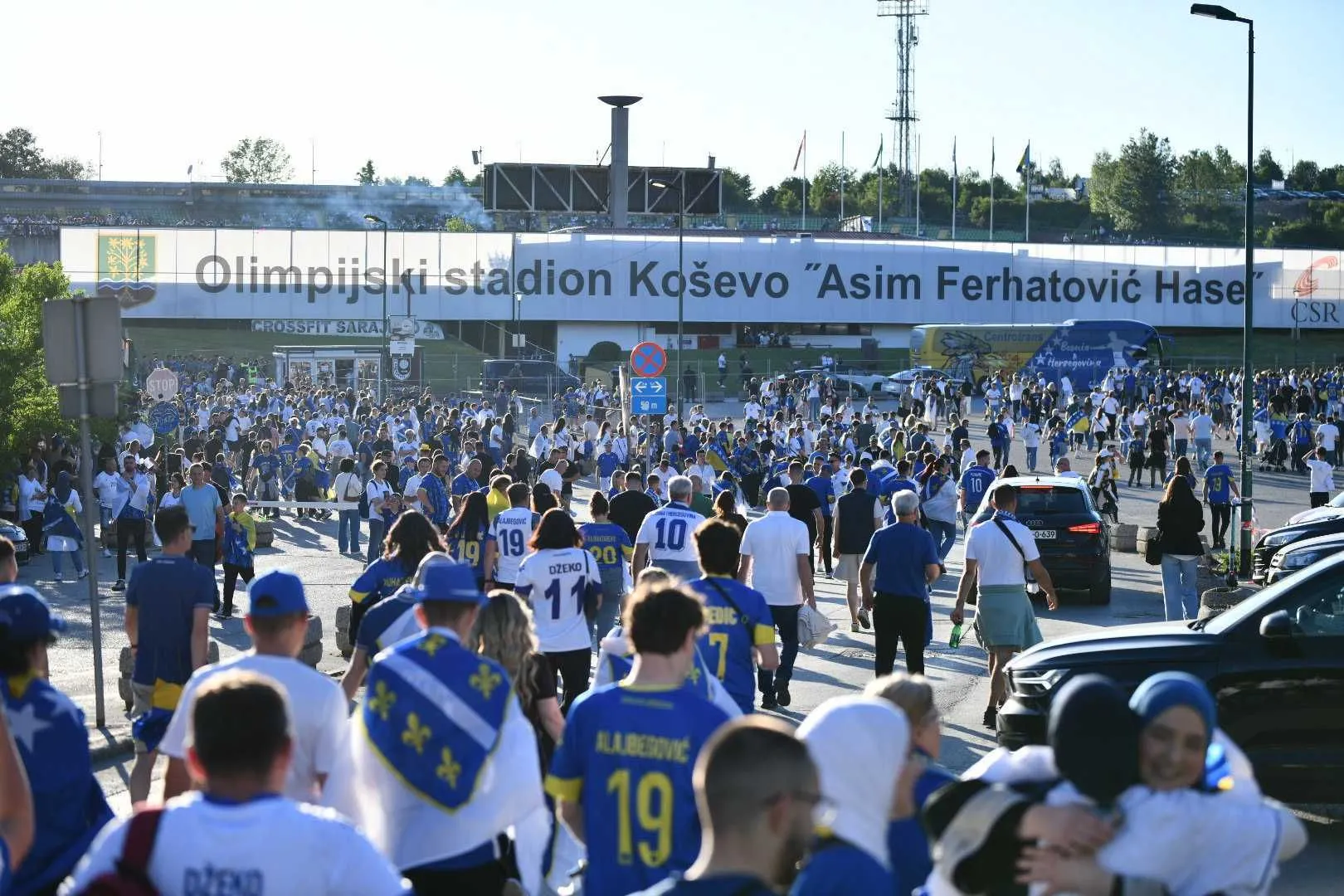Navijači BiH pred stadionom Koševo