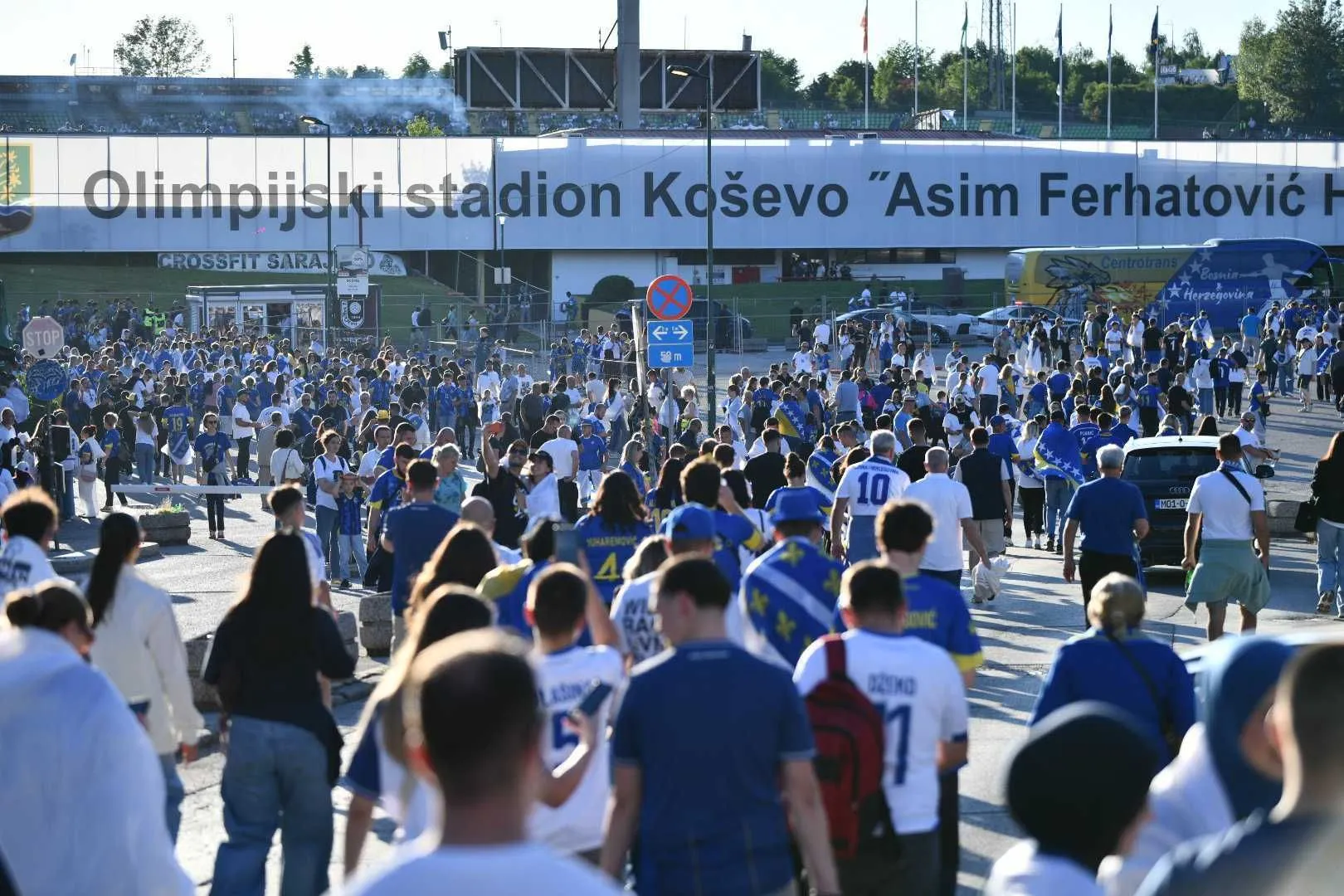 Navijači BiH pred stadionom Koševo