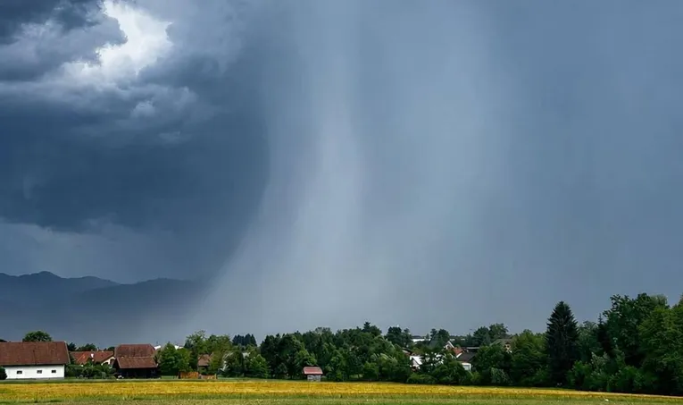 Jako nevrijeme u Sloveniji ide prema Hrvatskoj - poznato kakvo vrijeme očekuje BiH