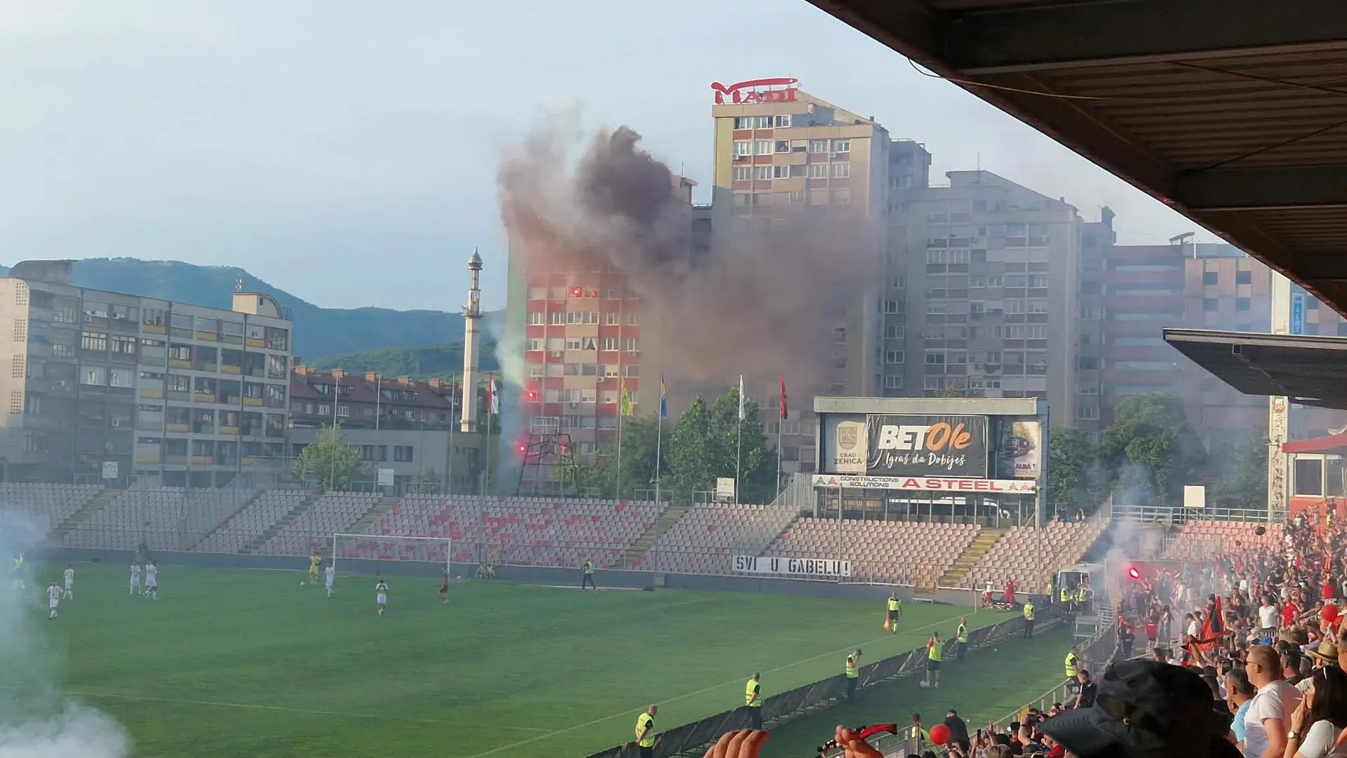 (VIDEO) Čelik riješio pitanje pobjednika, gol pao dok je trajala bakljada