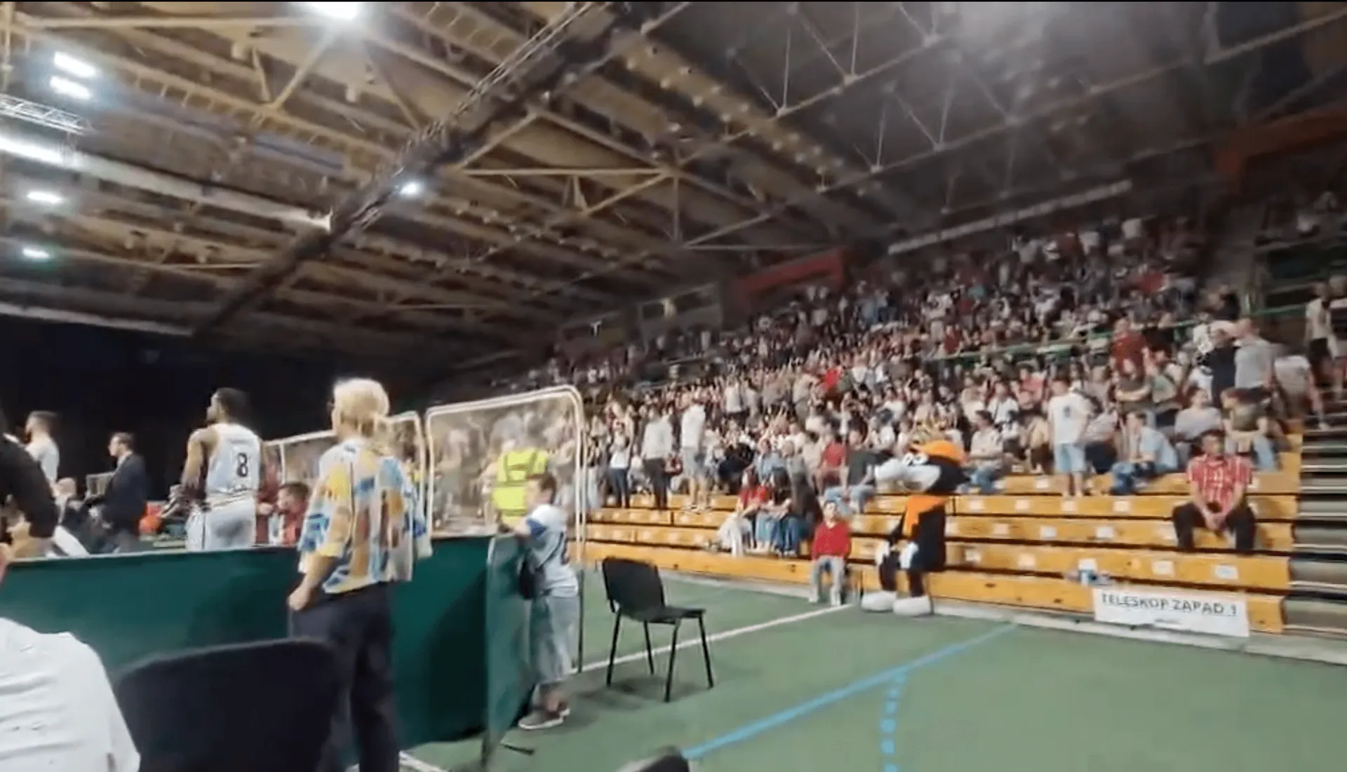 (VIDEO) Navijači Bosne nezadovoljni suđenjem na utakmici protiv Igokee