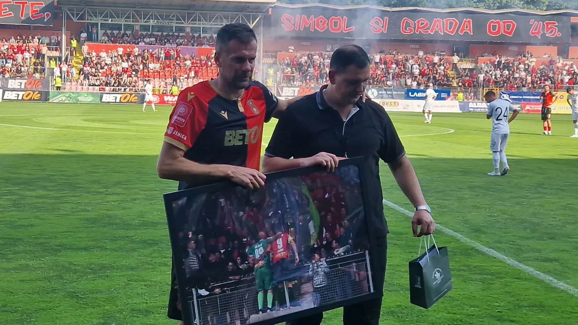 (VIDEO) Aladin Isaković dobio ovacije na oproštaju od profesionalne igračke karijere