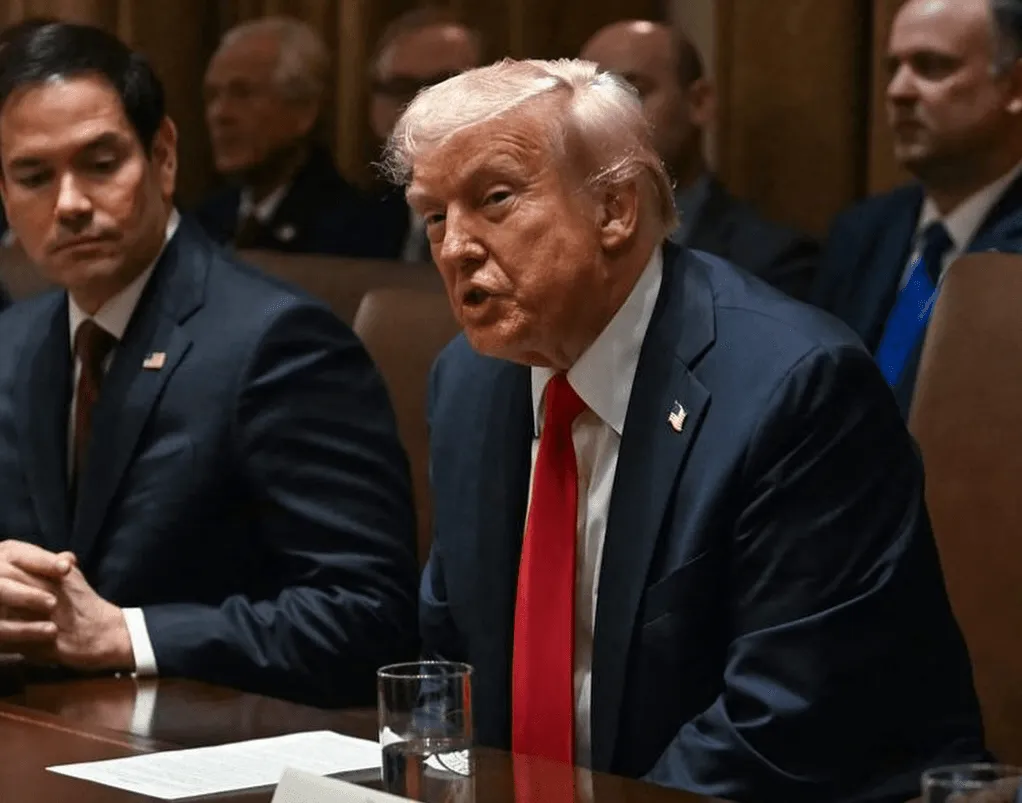 Trump objavio novi rok za sporazum s Iranom, Hormuški moreuz bit će odmah otvoren