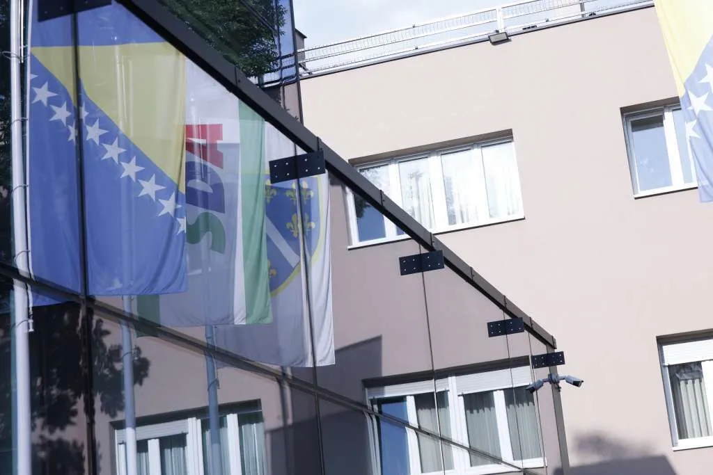 OHR mora ostati s punim ovlastima, sve drugo BiH gura u blokade i konflikte