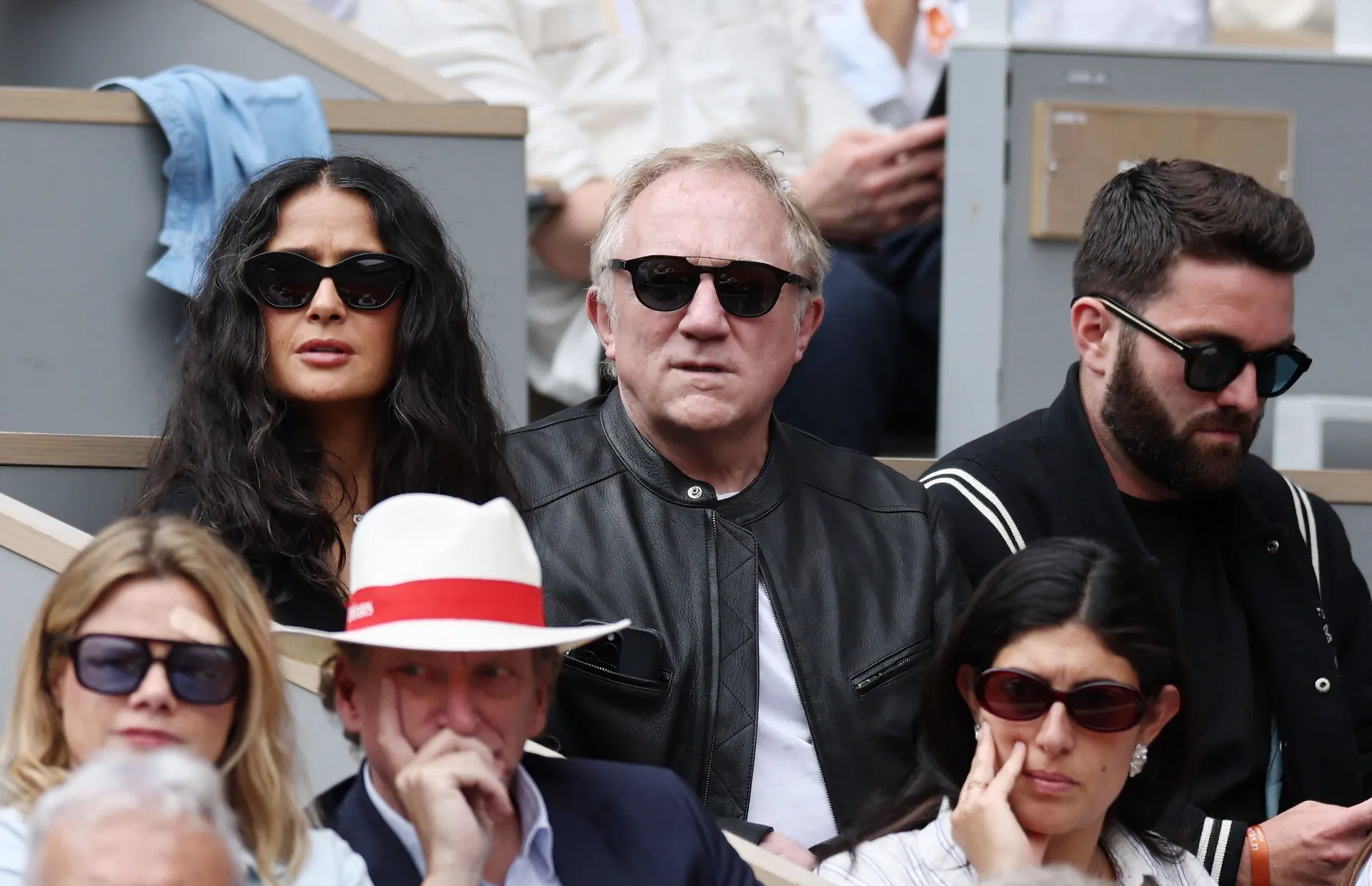 Salma Hayek sa suprugom na tribinama, prirodan izgled oduševio fanove