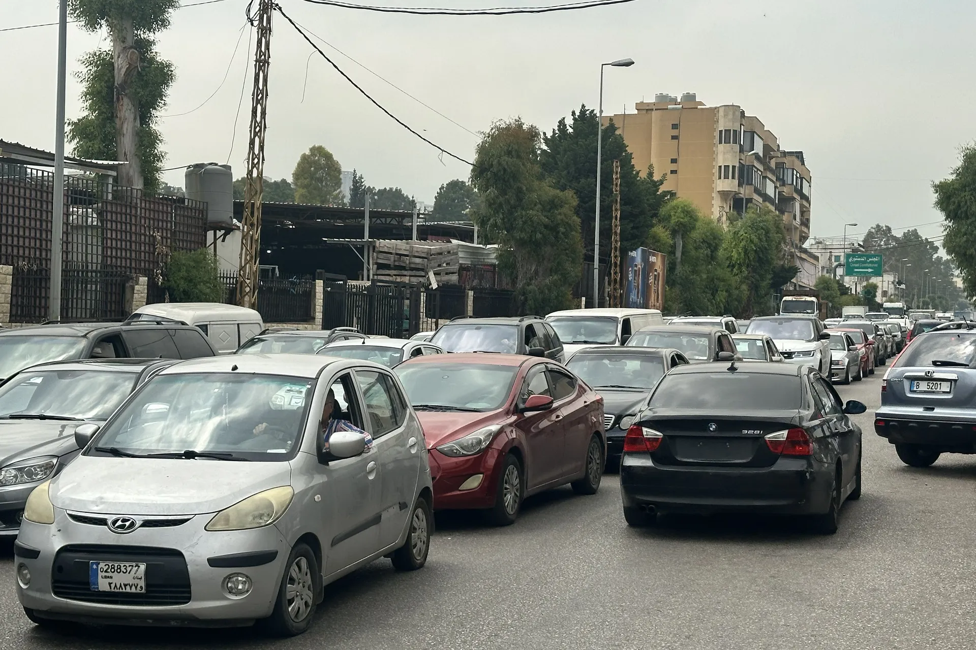 BEJRUT, LIBAN – 1. JUNI: Masovni val raseljavanja zahvatio je južna predgrađa Bejruta u ponedjeljak nakon izraelskih prijetnji bombardovanjem libanske prijestolnice uprkos trenutnom primirju.Putevi i ulazi u južna predgrađa doživjeli su ozbiljne saobraćaj