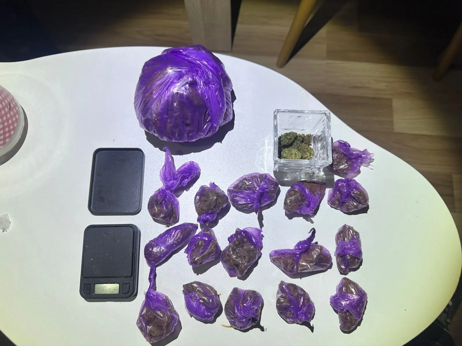 Pretres u Bugojnu, "pao" diler, u stanu pronađena droga upakirana za uličnu prodaju