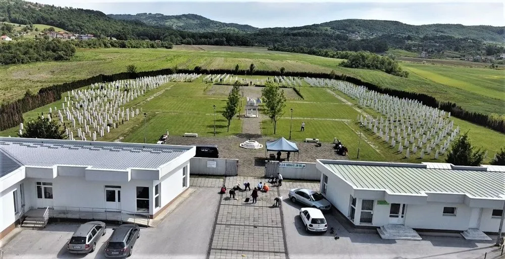 Dan žalosti u Kalesiji, klanja se dženaza za tri žrtve agresije iz Zvornika