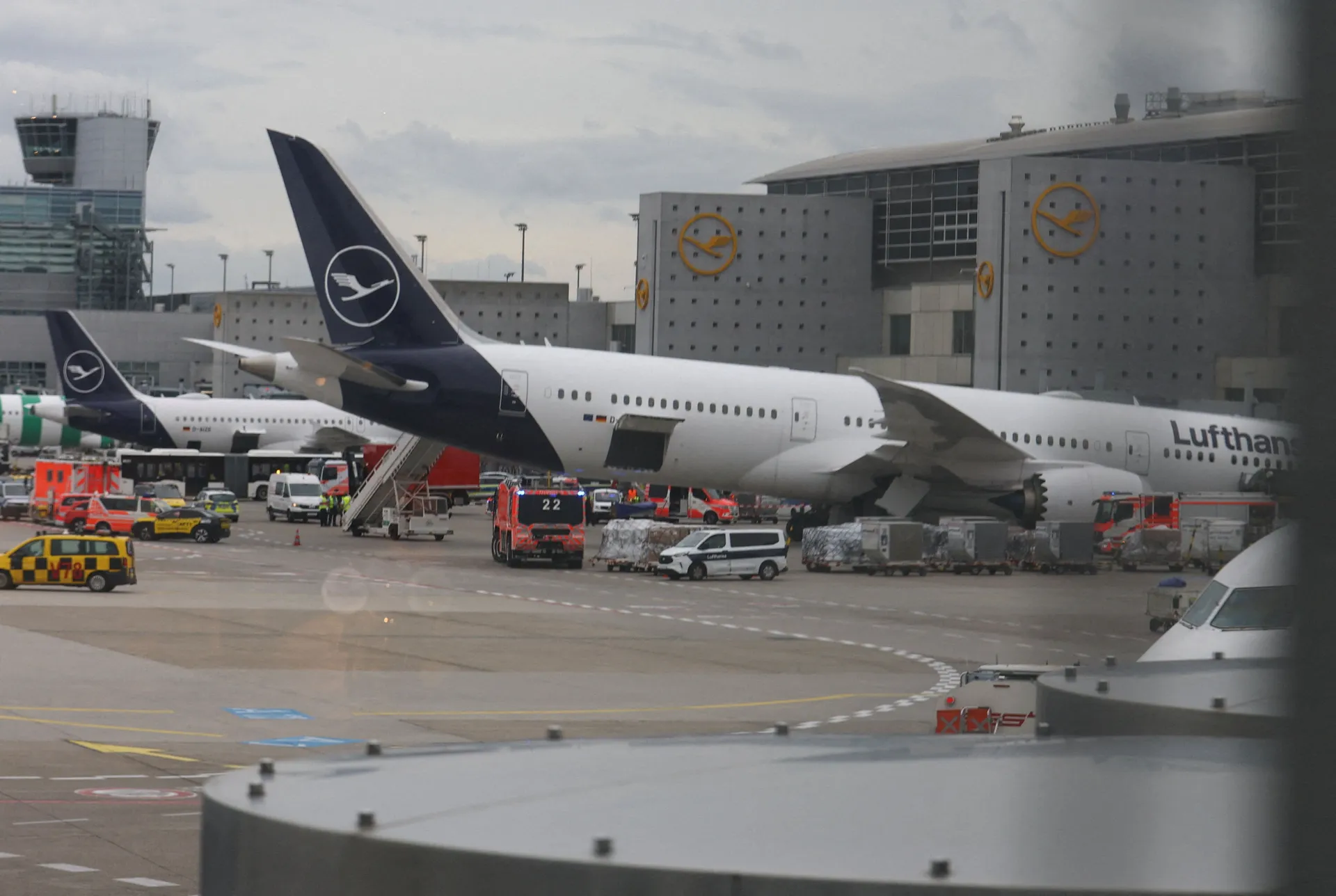 Potpuno novi Boeing urušio se dok su ga spremali za let od Frankfurta do Los Angelesa