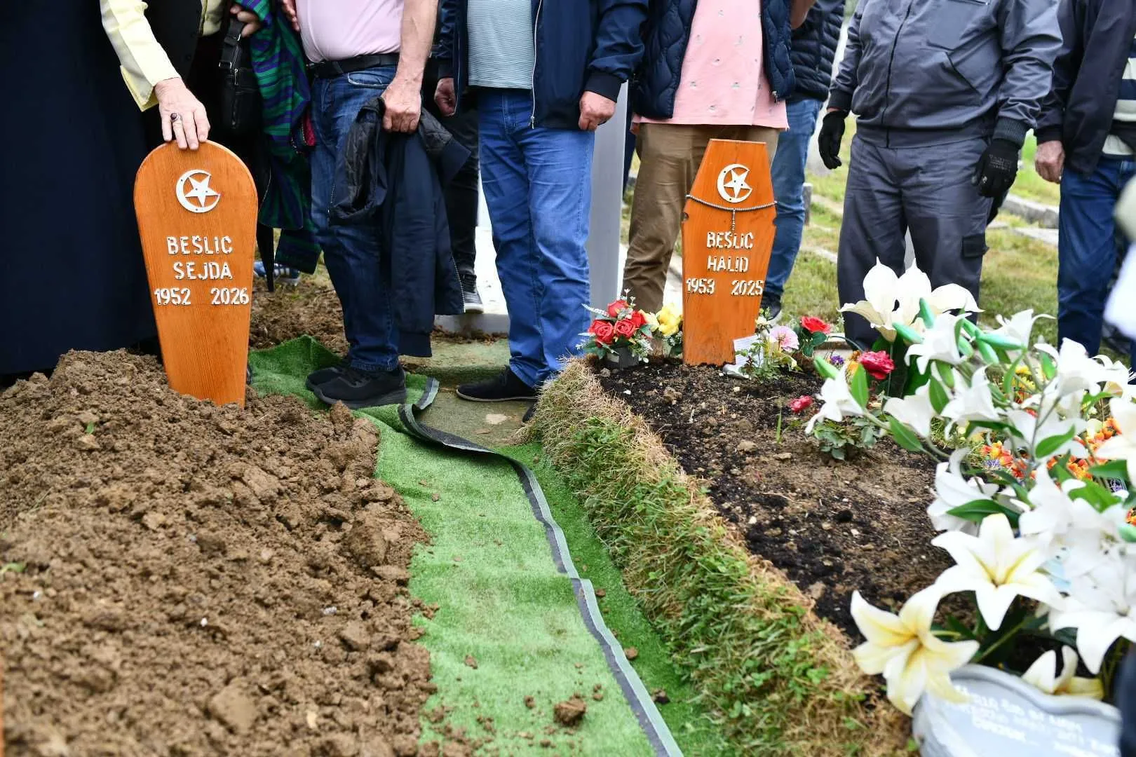 Sejda Bešlić ukopana pored svog Halida, dženazi prisustvovao veliki broj ljudi - slika 2