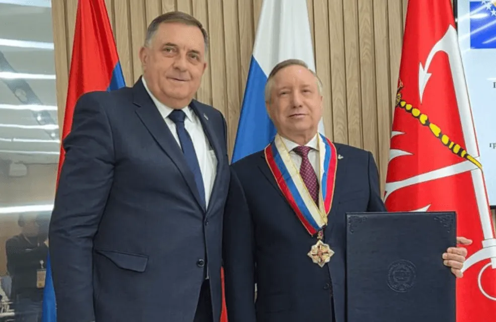Crnadak oštro osudio Dodikov potez: Ne može uručivati ordenje bez zvanične funkcije