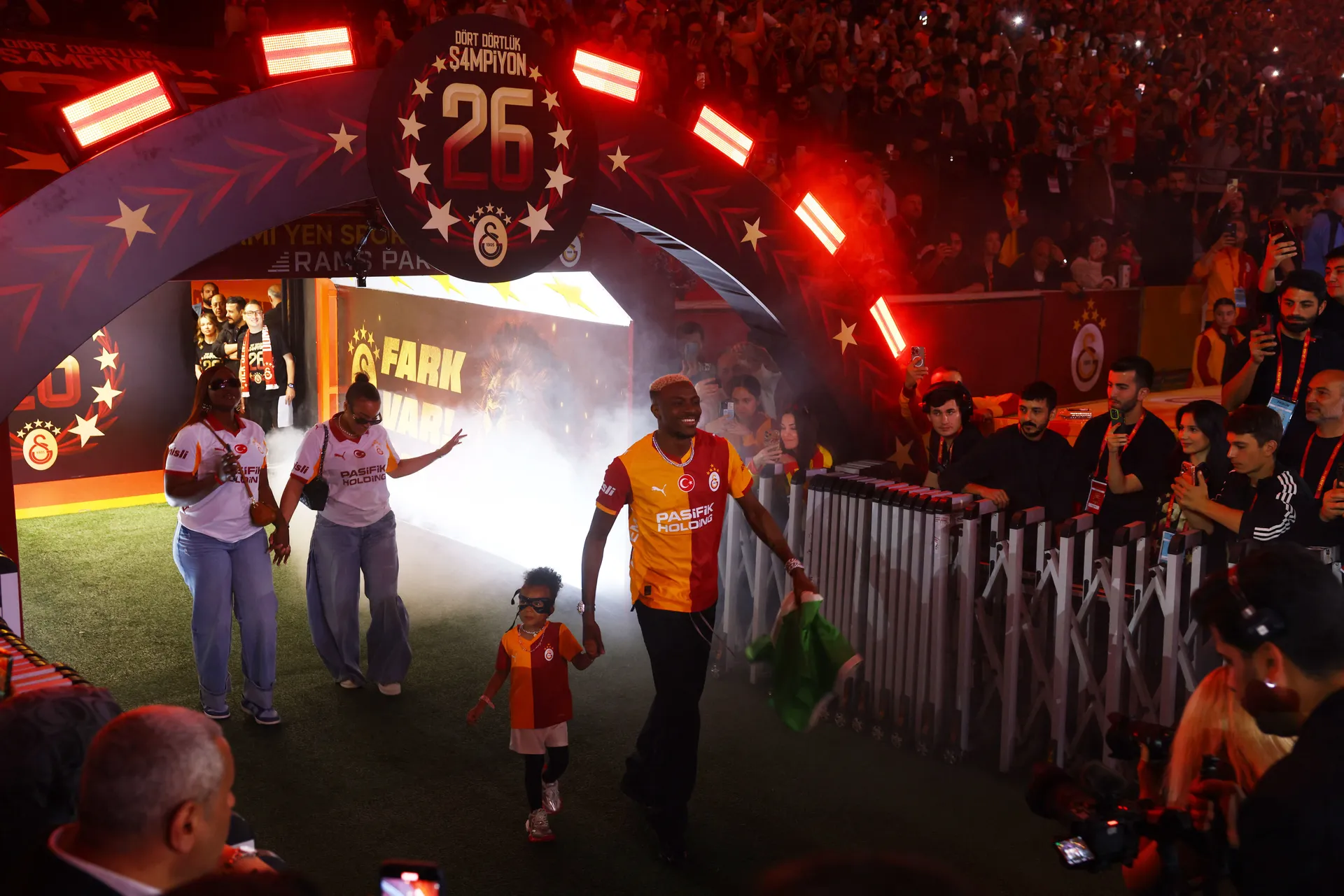 Victor Osimhen ponuđen Barceloni, ali Deco ne odustaje od prve mete