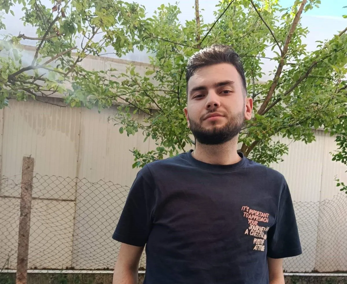 Arman (23) nas ponovo treba, nastavak njegovog liječenja košta više od 40.000 KM
