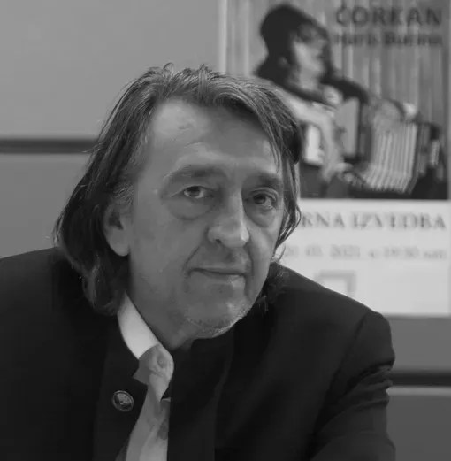 Kako je govorio Haris Burina: "Svoje stihove pišem srcem, a srce mi pamti najbolje"