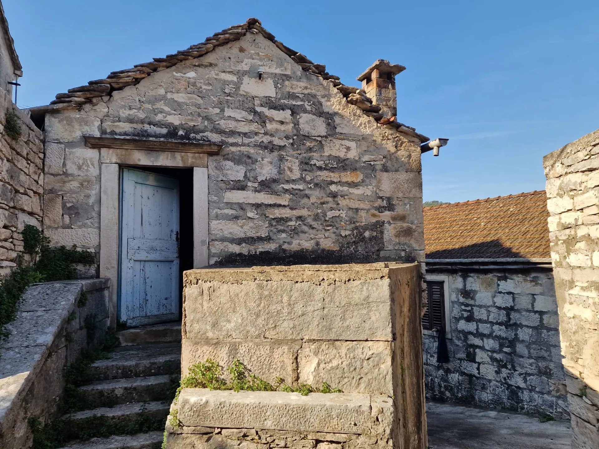 Novi biser Jadrana: Na Korčuli se prodaje kamena kuća za 45.000 eura