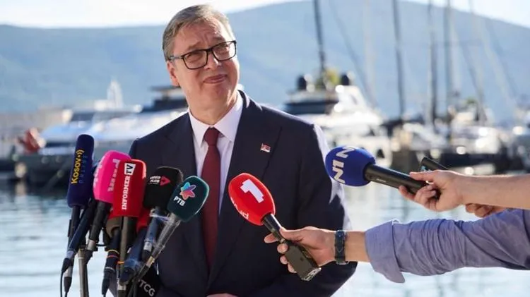 Vučić: Putnici iz Tivta SNS 'aktivisti', njihov dolazak 'politička greška'