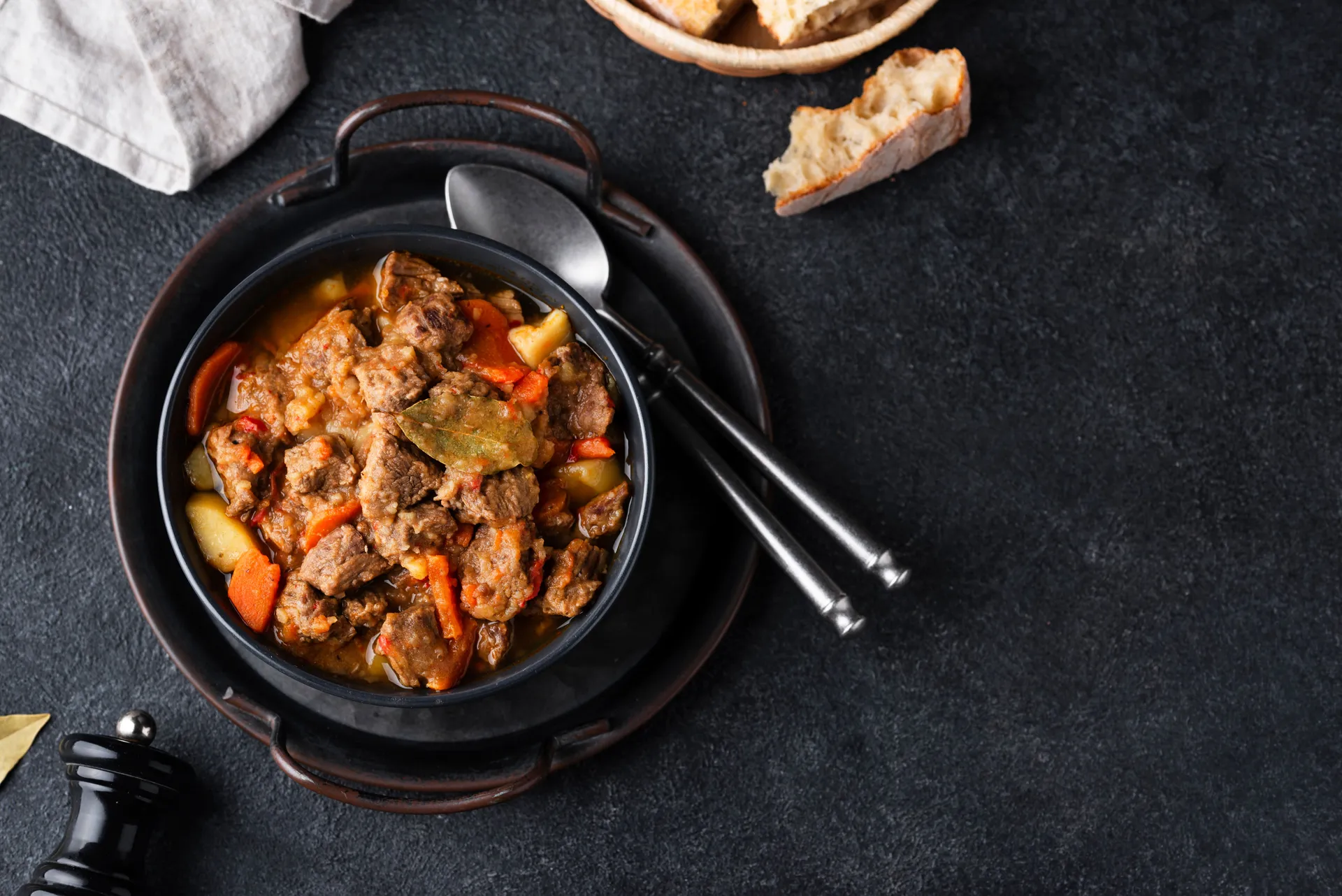 Recept za savršenstvo - otkrivamo vam stari trik za dinstanje mesa koje se topi u ustima