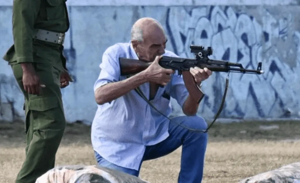 Vlasti na Kubi se spremaju, dijele oružje građanima zbog straha od američke intervencije