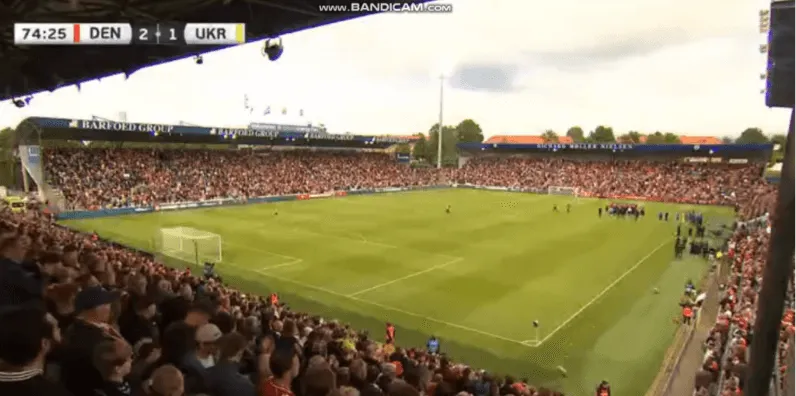 (VIDEO) Eriksen nakon ustajanja dobio ogromne aplauze od svih prisutnih na stadionu 
