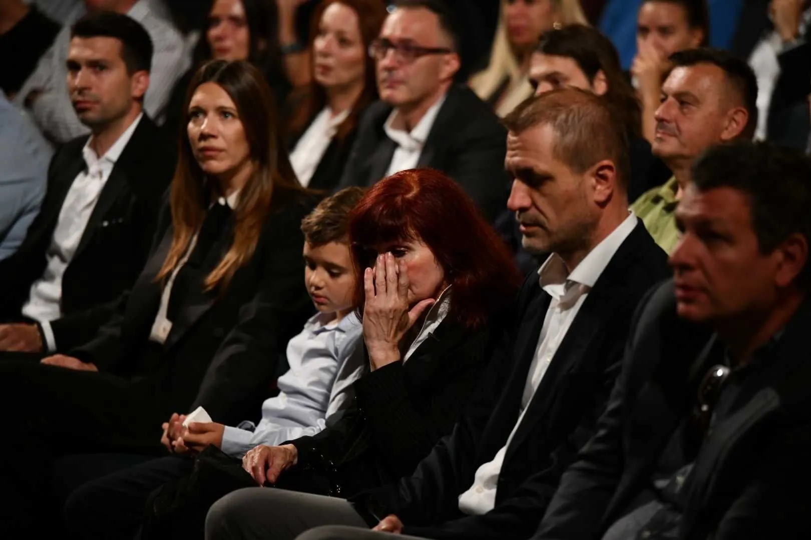 Brojne poznate ličnosti se oprostile od Edina Avdića
