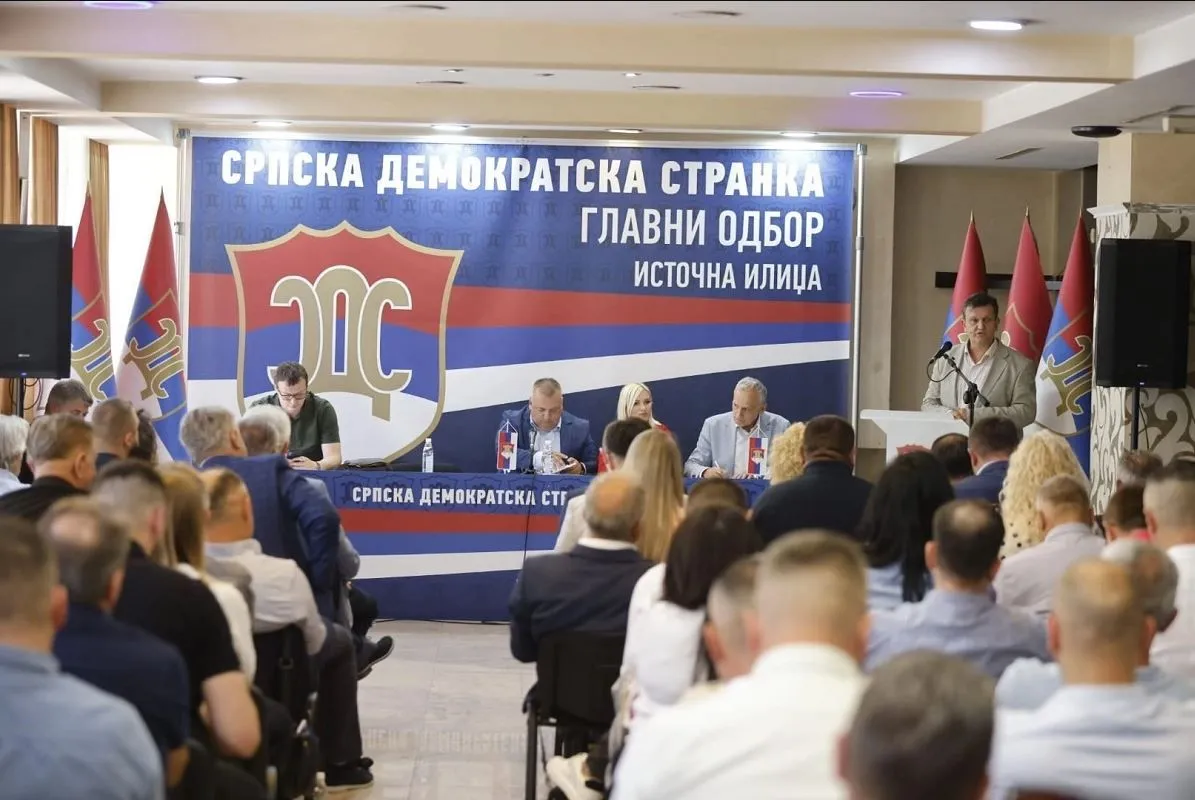 SDS duboko podijeljen, dok jedni brane Blanušu, drugi guraju Stanivukovića