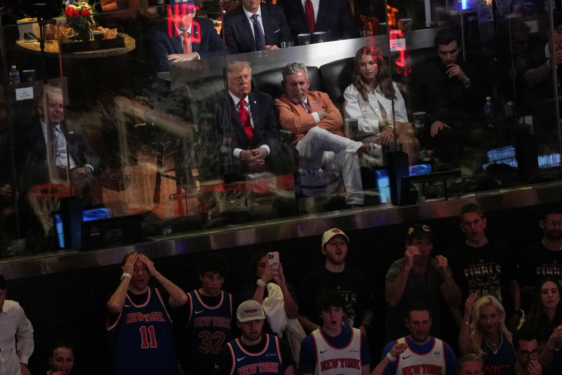 (VIDEO) Trump na NBA finalu doživio hladan tuš, izviždan u New Yorku, pa odlučio odspavati