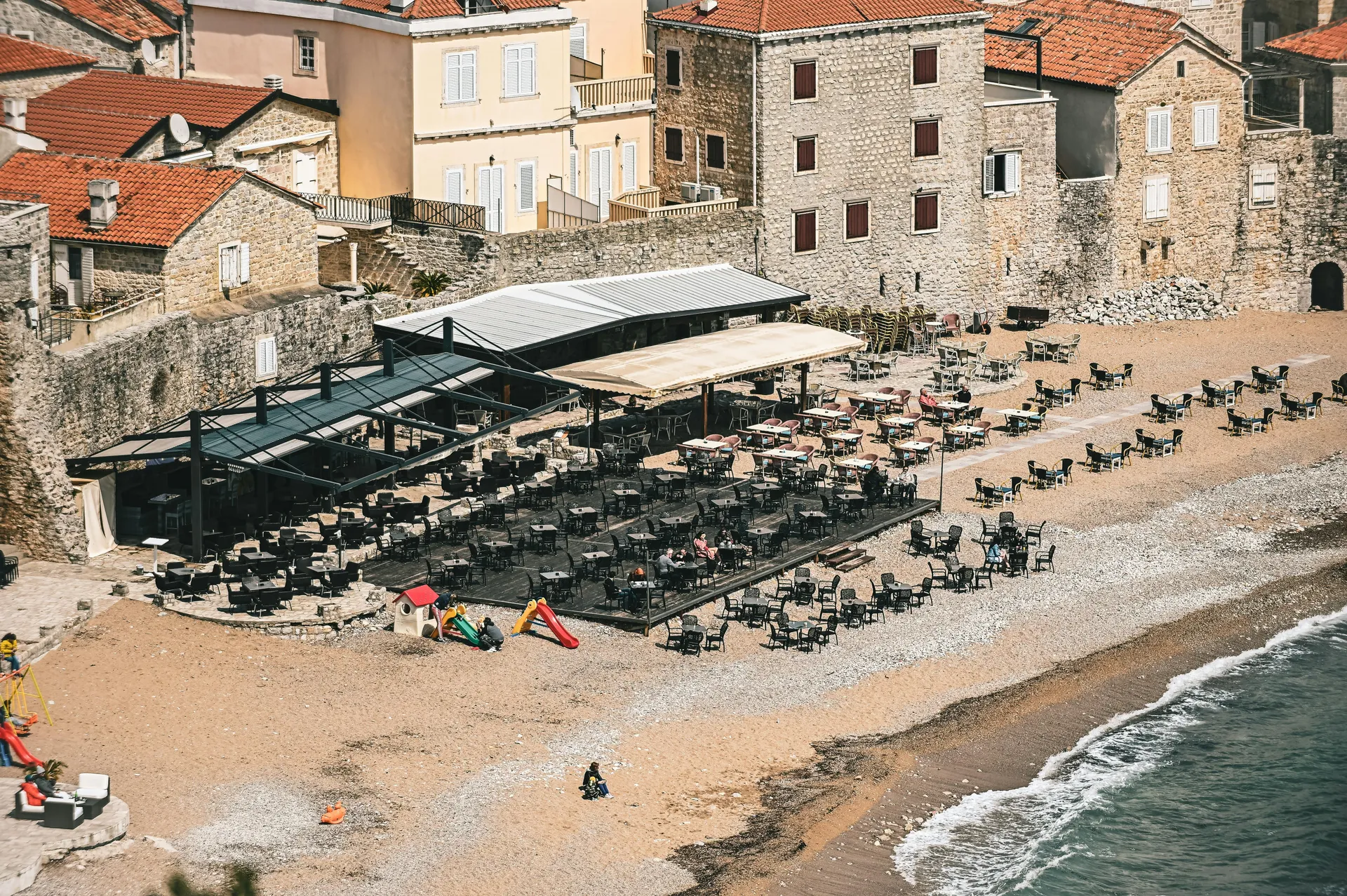 Cijene kao usred ljeta, evo koliko ćete već sada platiti ručak na crnogorskom primorju