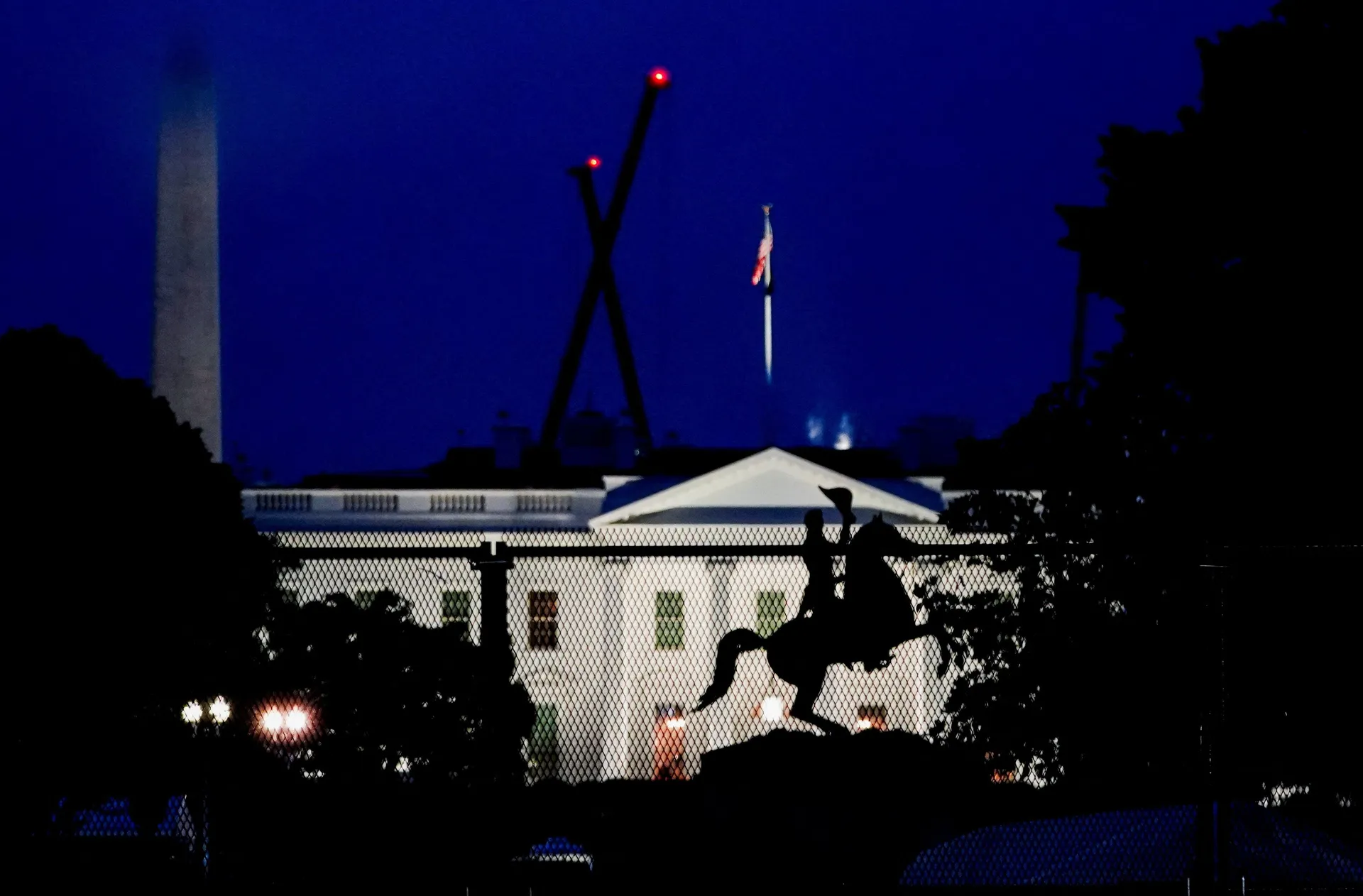 Šta sprema Bijela kuća? Trump hitno okuplja američke vojne gigante