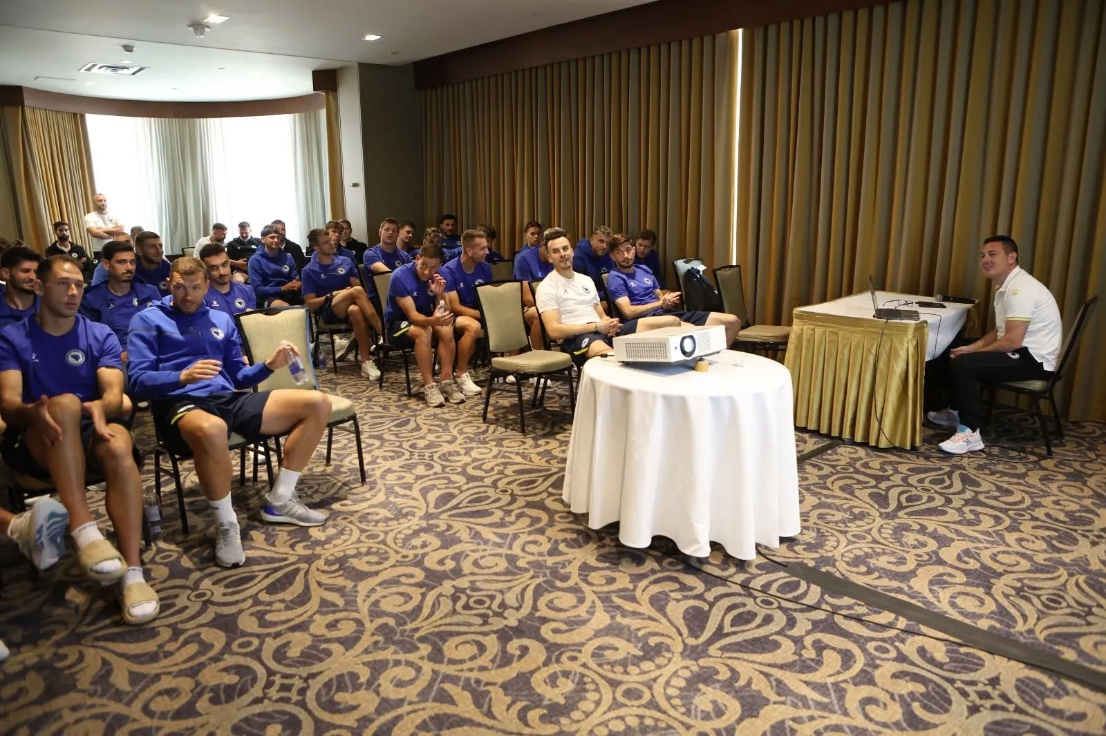 Reprezentativci BiH prisustvovali predavanju sa FIFA smjernicama