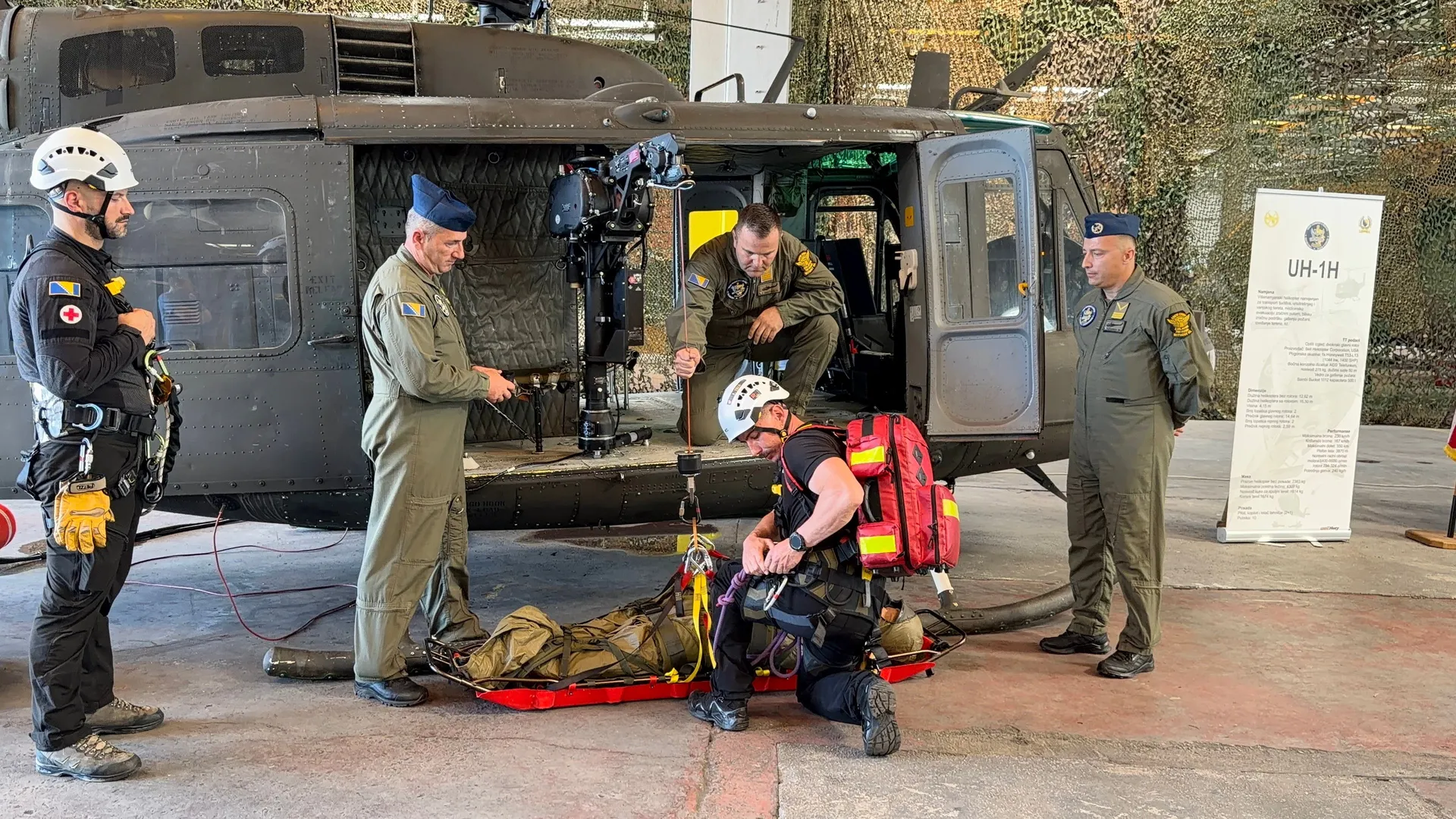 (FOTO) Stigla je nova vrijedna donacija Vlade Amerike za helikoptere Oružanih snaga BiH