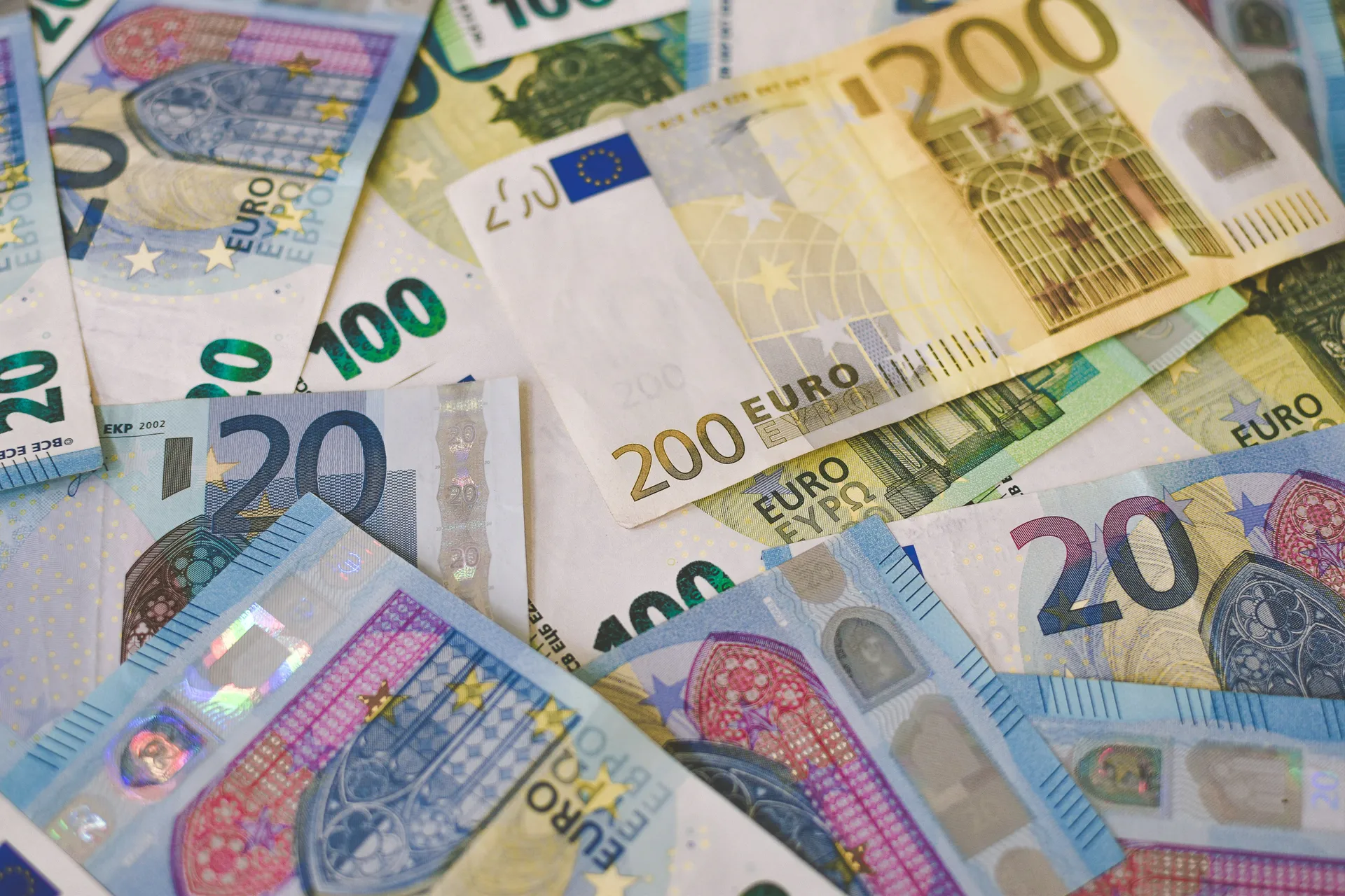 Glumio zaštitara u banci pa prevario ljude za više od 100.000 eura - uhapšen je