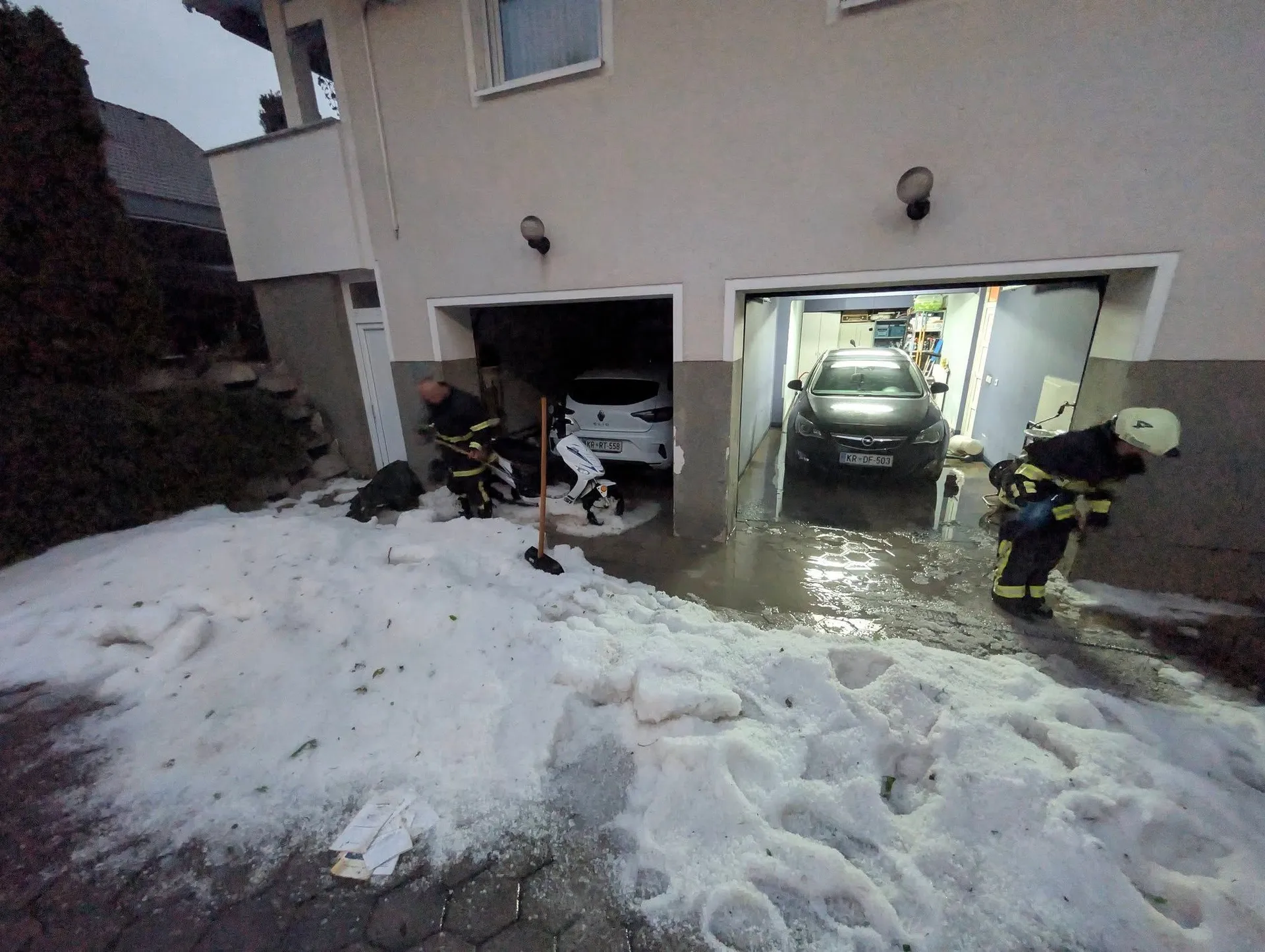 (FOTO) Epilog oluje u Sloveniji, oštećeno više od 150 objekata