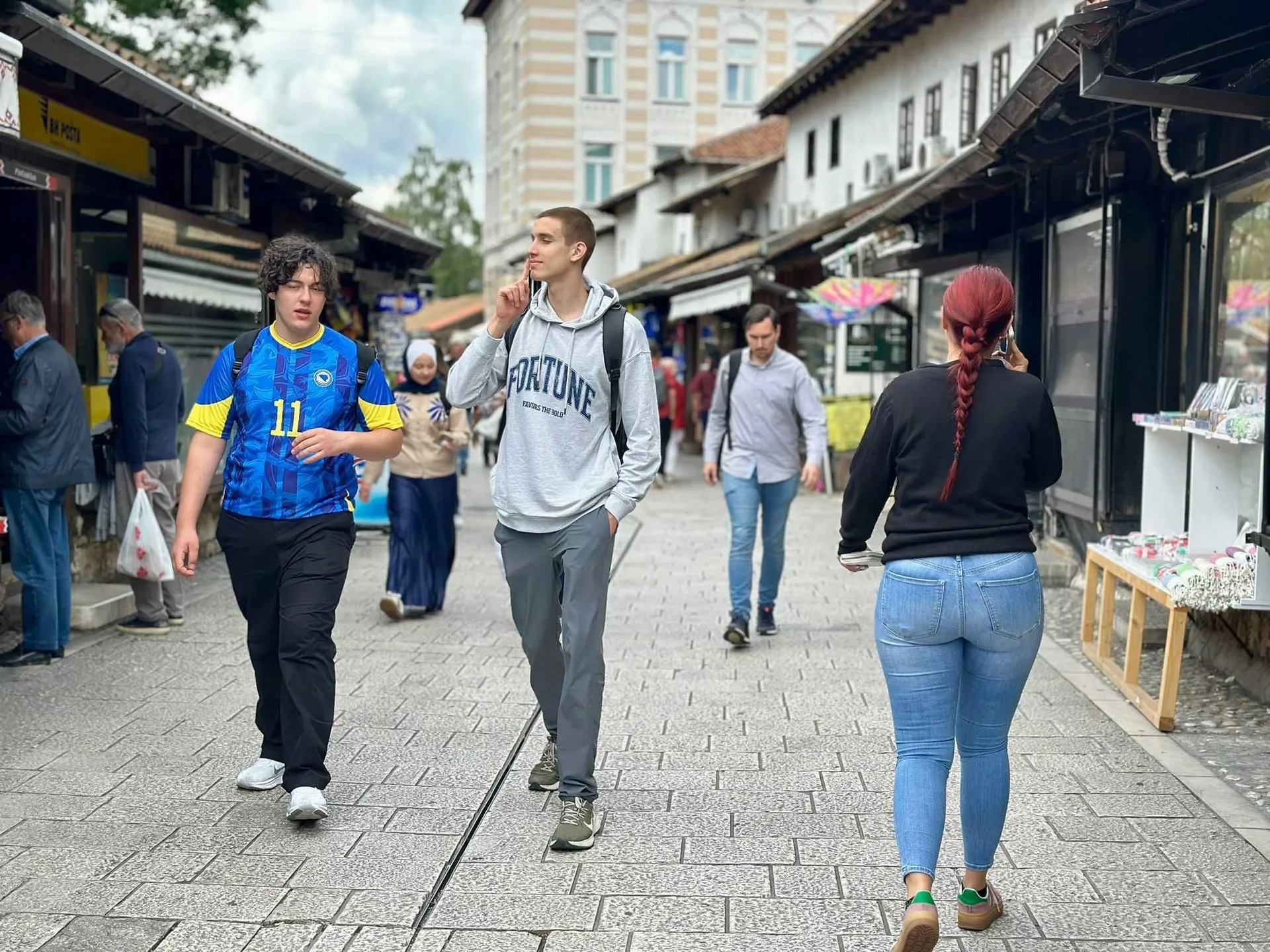 Sve je u plavo-žutim bojama