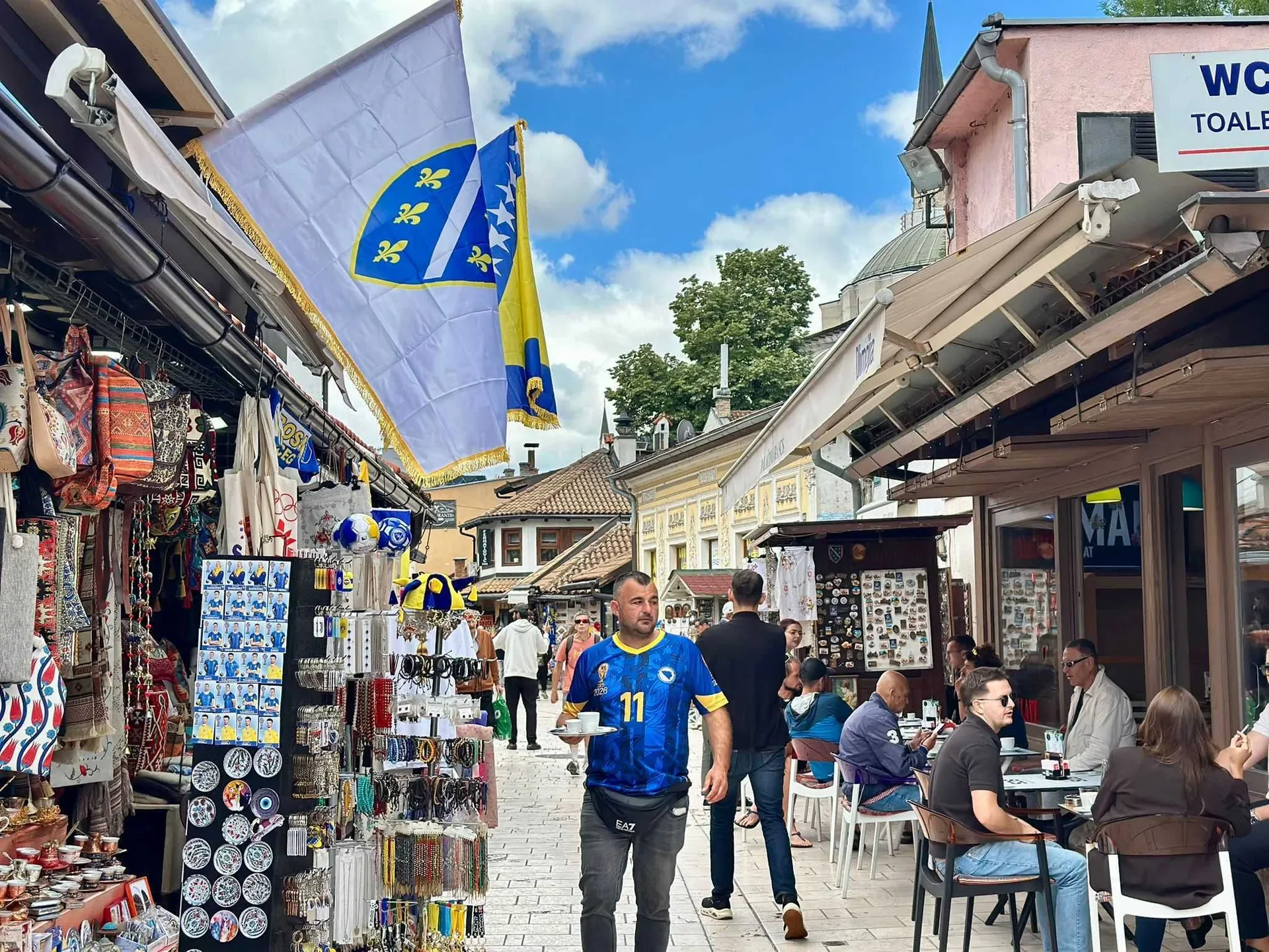Sve je u plavo-žutim bojama