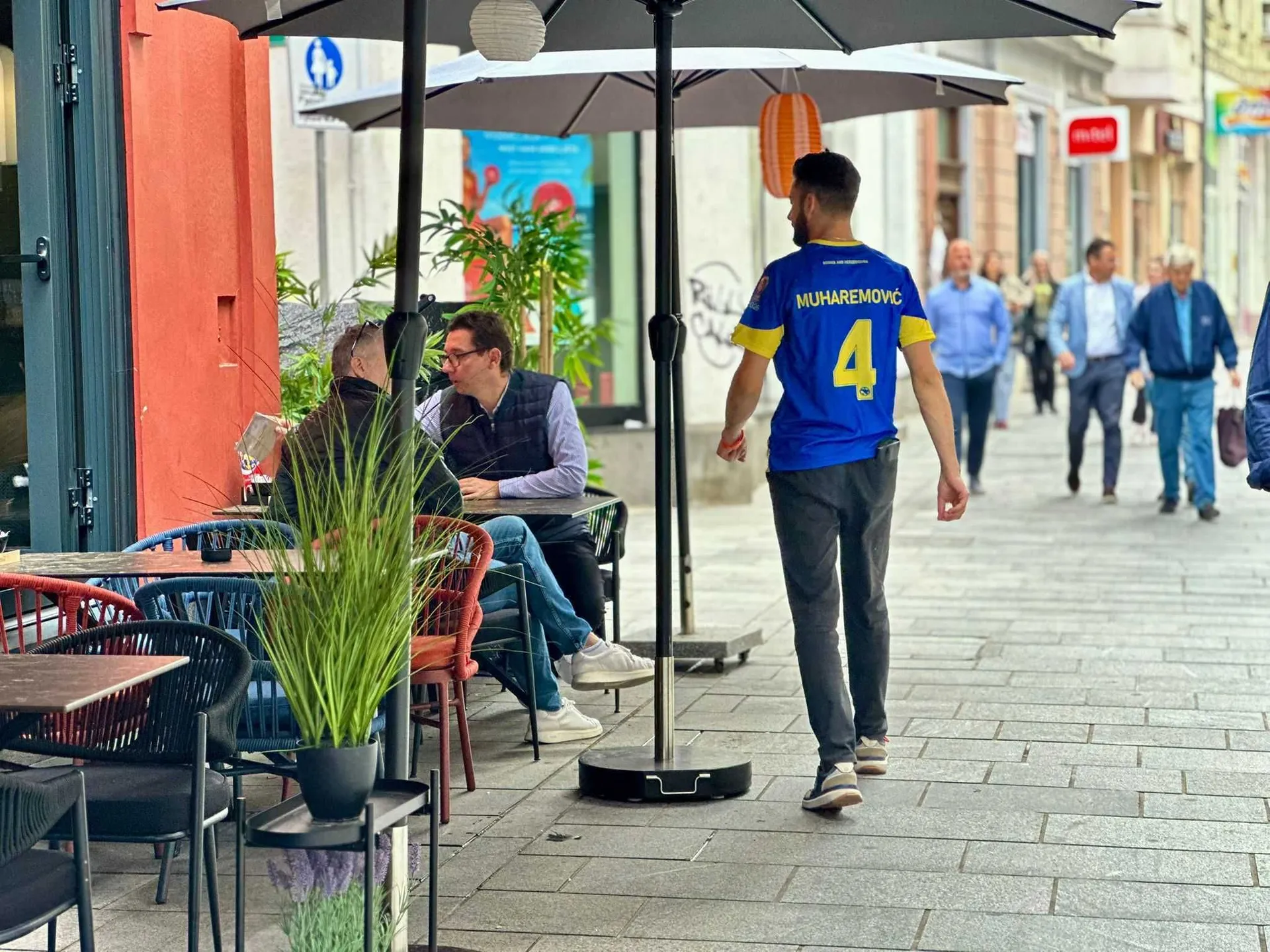 Sve je u plavo-žutim bojama