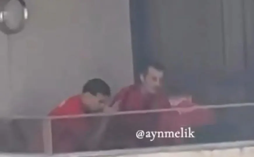 (VIDEO) Reprezentativci Turske snimljeni kako puše na balkonu, navijači bijesni