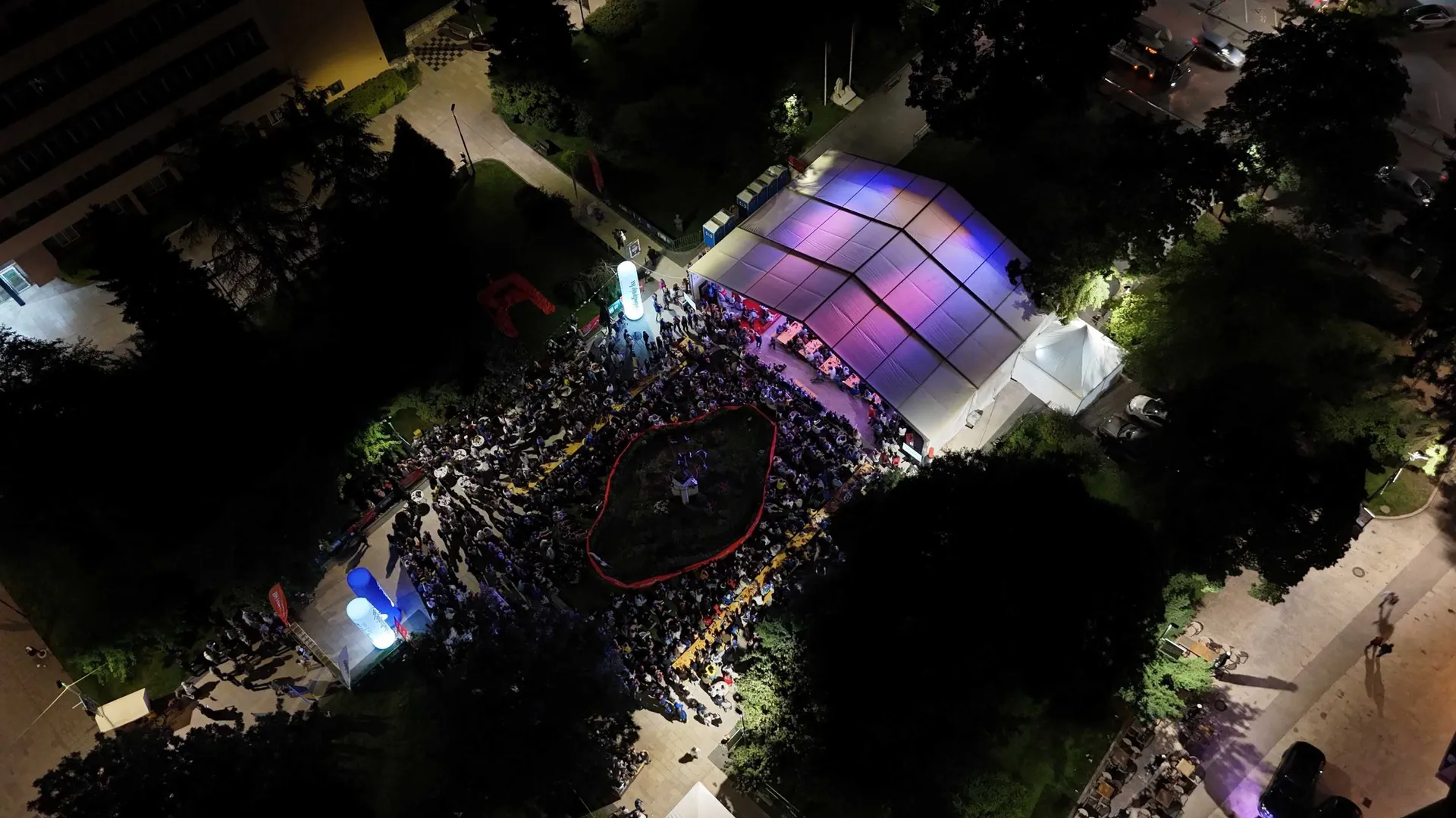 Fan zona "I am from Bosnia" na Trgu oslobođenja - Alija Izetbegović