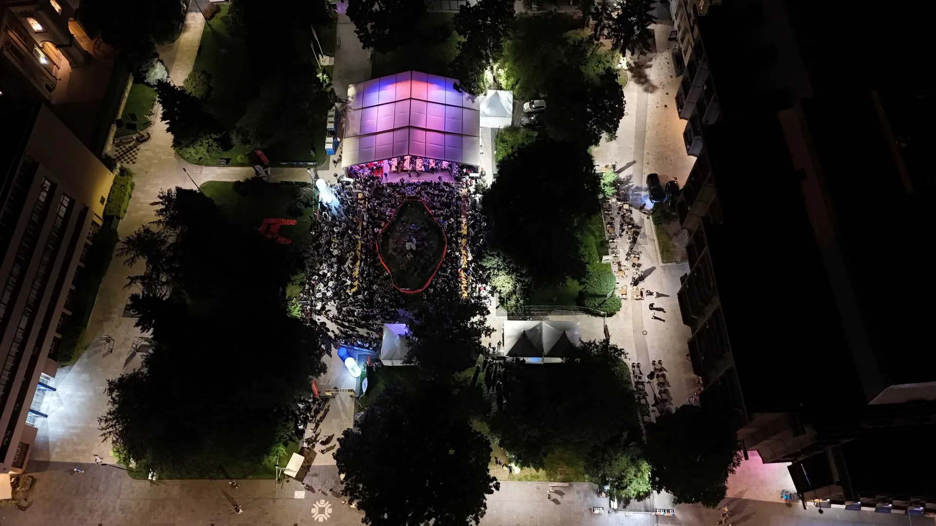 Fan zona "I am from Bosnia" na Trgu oslobođenja - Alija Izetbegović
