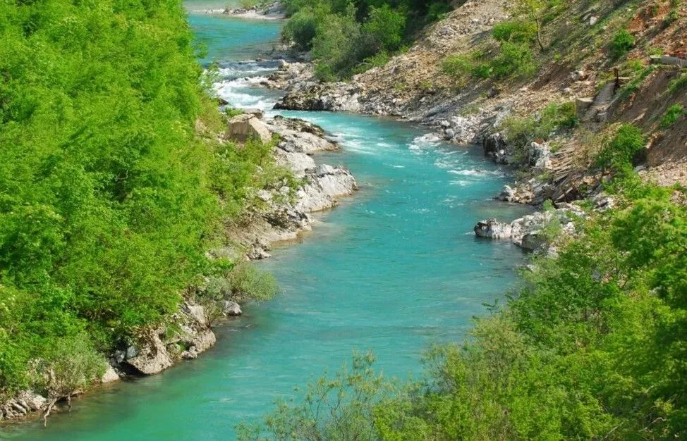Tragedija na Neretvi, jedna osoba poginula nakon prevrtanja rafting čamca