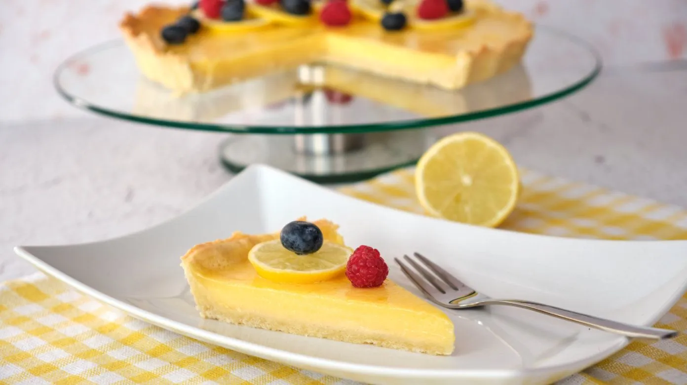 Limun tart je najbolji izbor za vrele dane, a sprema se lako i brzo